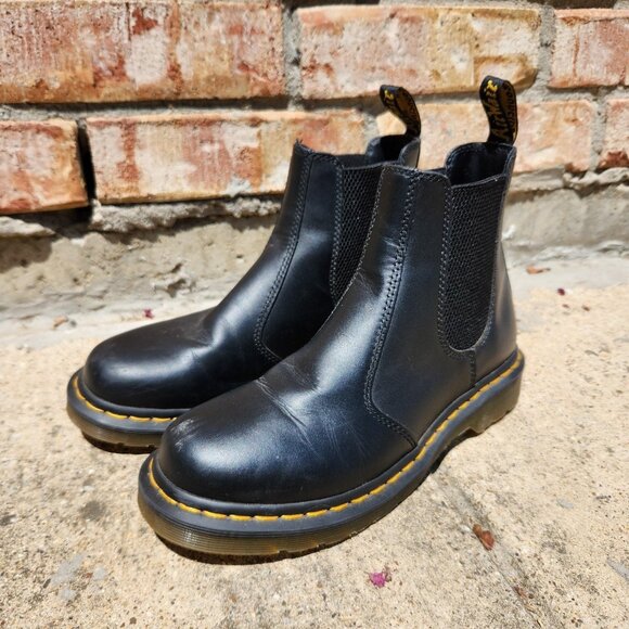 Dr. Martens 2976 Chelsea Boots Womens Size 8 Black Leather Slip On Yellow Stitch - Picture 2 of 13